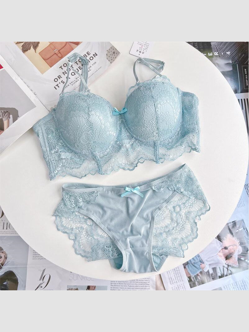 Sculpted Lace Support bra and panty set — detail