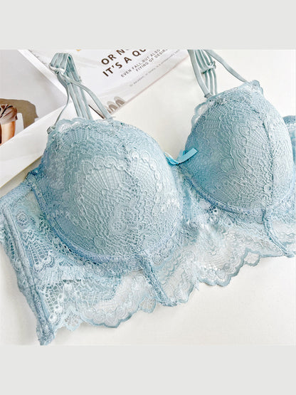 Sculpted Lace Support lace bra — close-up