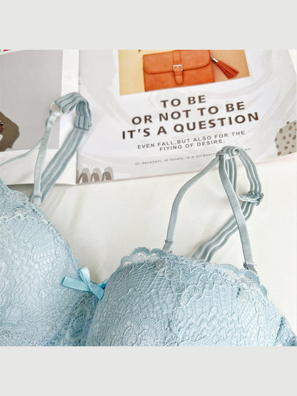 Sculpted Lace Support bra — cup and strap detail