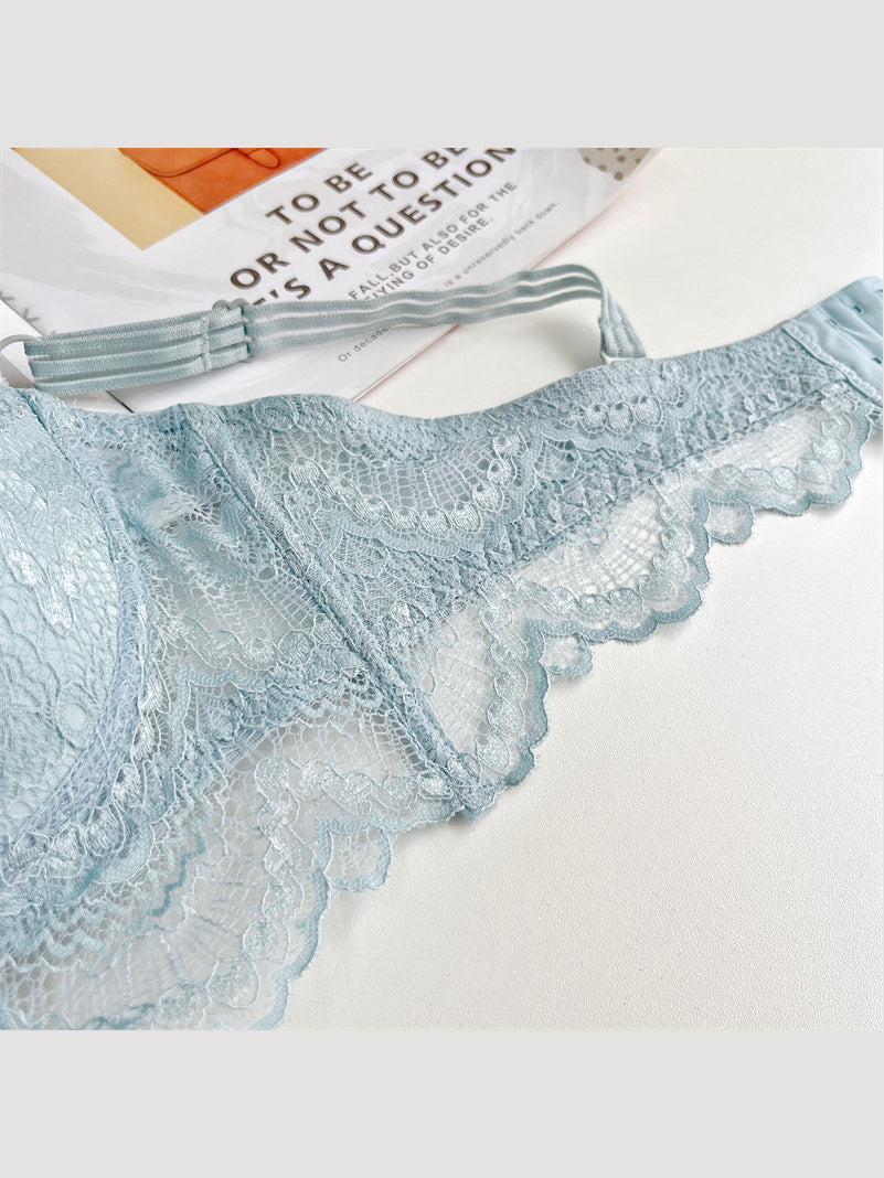 Sculpted Lace Support bra — padded cup detail