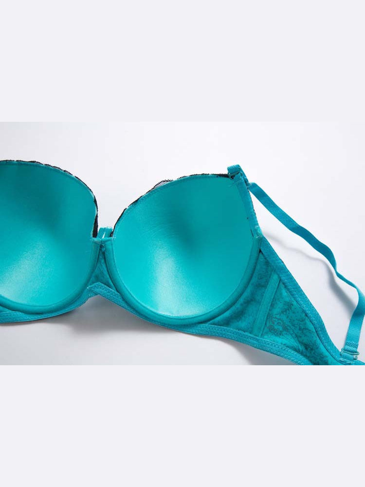 Paisley Noir Aqua Black bra and thong set — lace detail