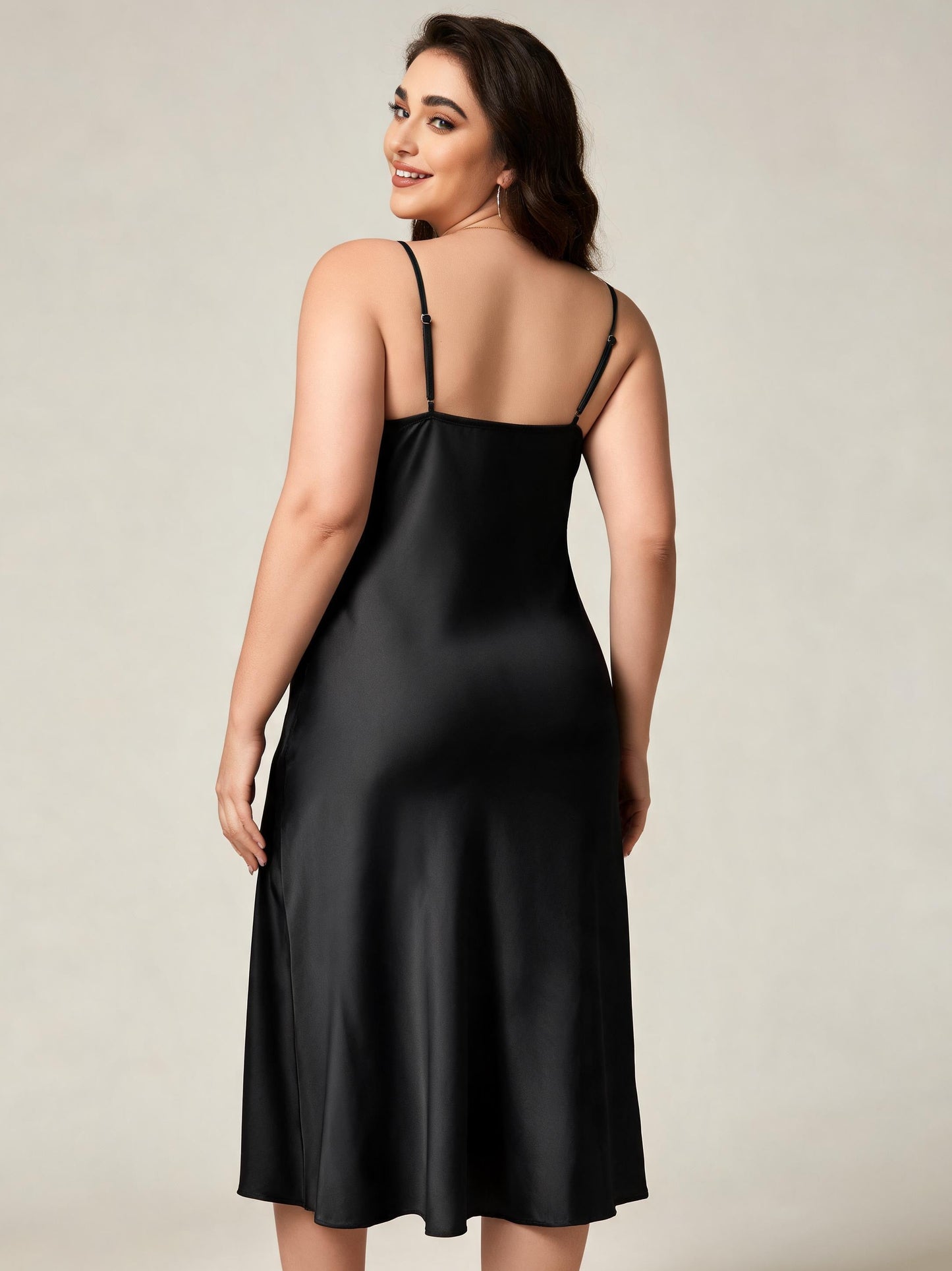Robe de Nuit Grande Taille en Satin, Maxi, Col Bénitier, Fente Latérale en Dentelle
