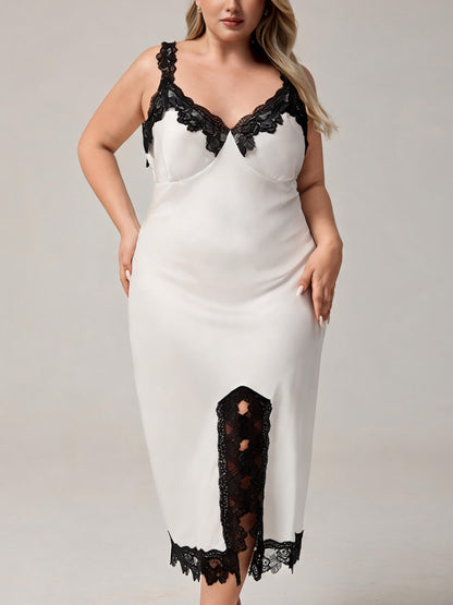 Robe de nuit en satin blanc grande taille avec dentelle noire et décolleté en V profond